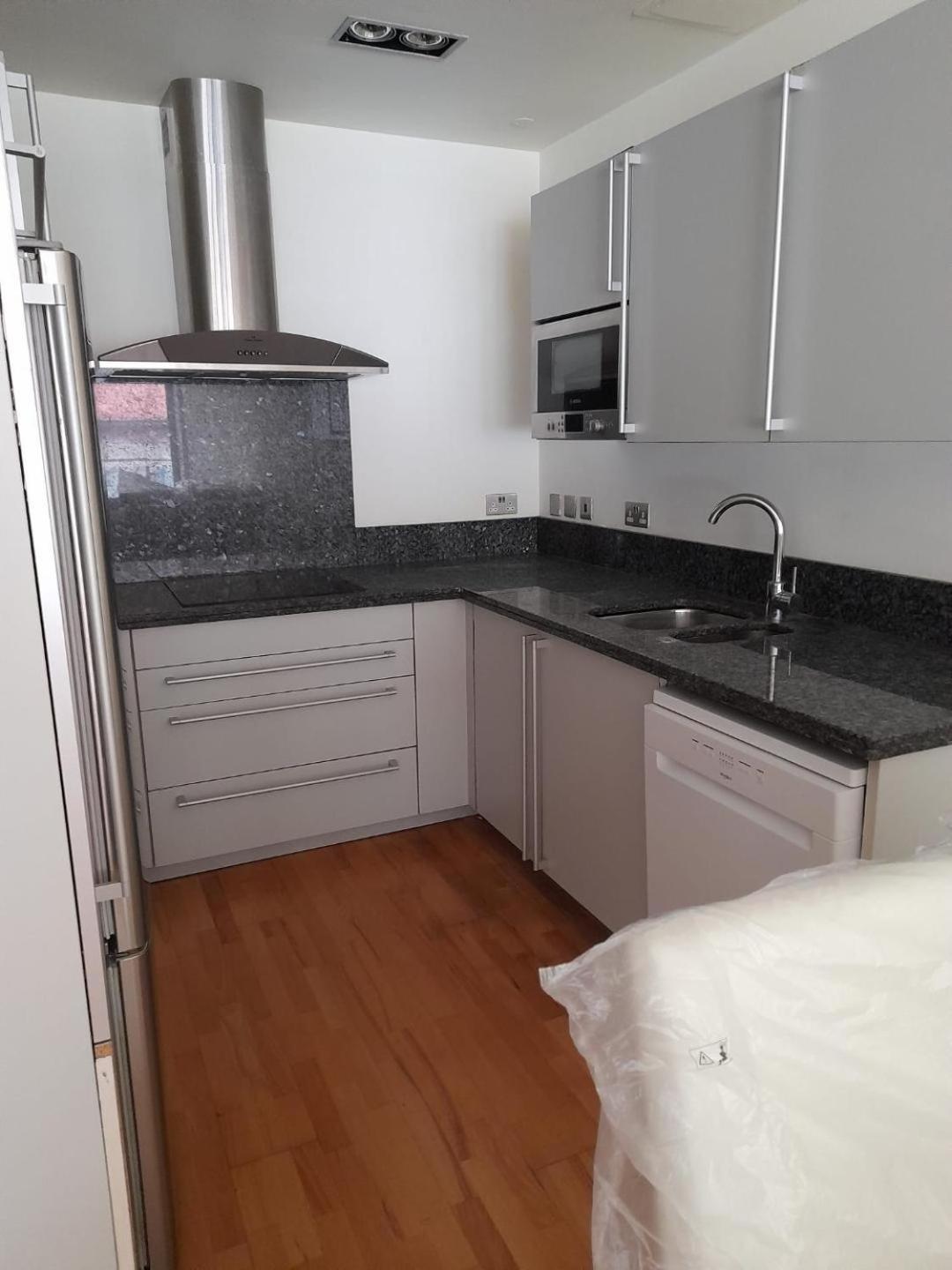 Three Bedroom Flat At Ocean Village ยิบรอลตาร์ ภายนอก รูปภาพ