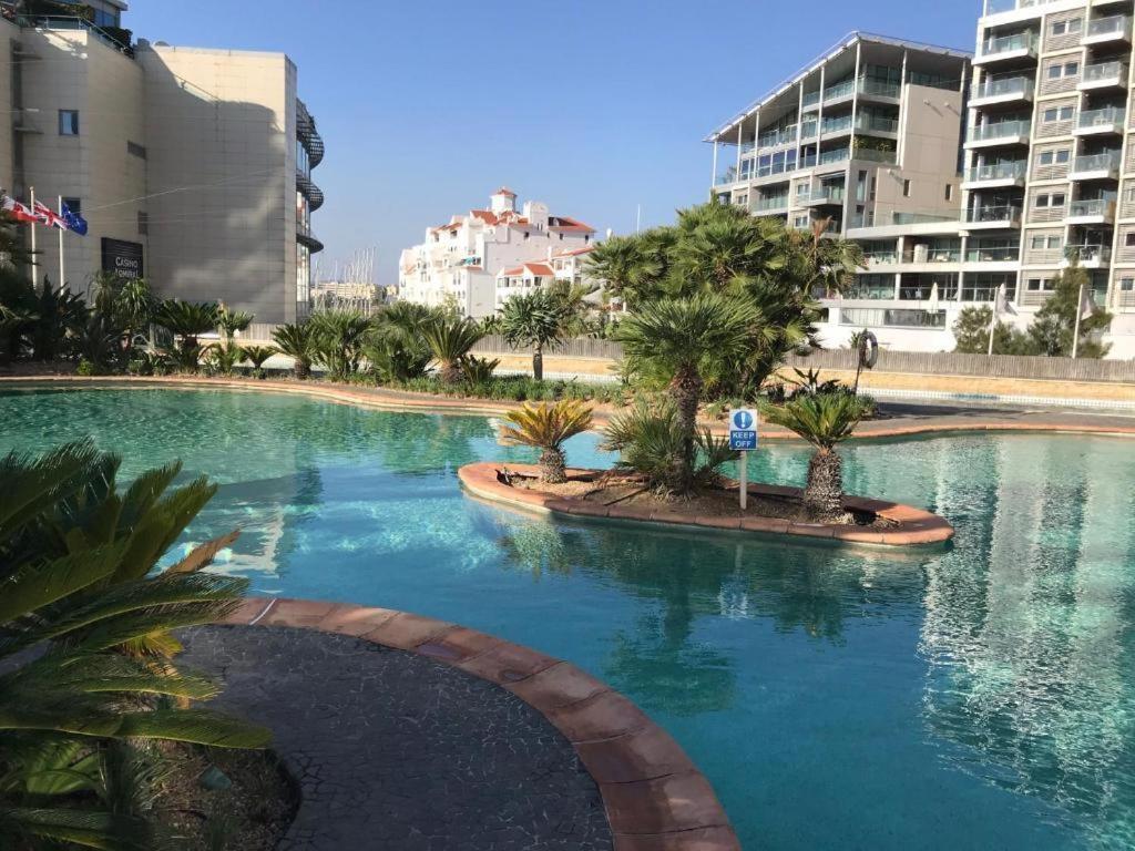 Three Bedroom Flat At Ocean Village ยิบรอลตาร์ ภายนอก รูปภาพ